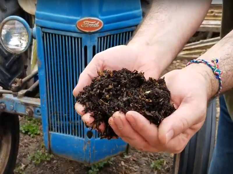 FCKC_compost_in_hand_800x600